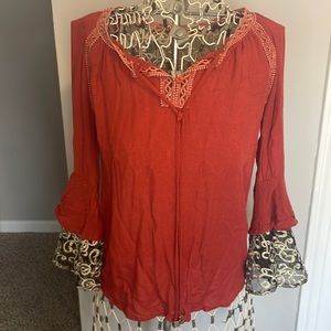 Small orange top with flared 3/4 sleeves. Lace on sleeves and upper back.